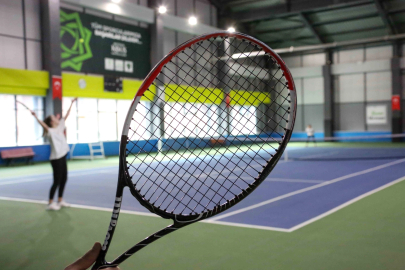 Konya Meram'da aileler 'kort'ta buluşuyor