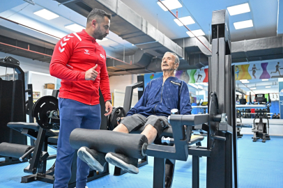 12 torunlu “Süper Dede” spor tutkusuyla gençlere taş çıkartıyor